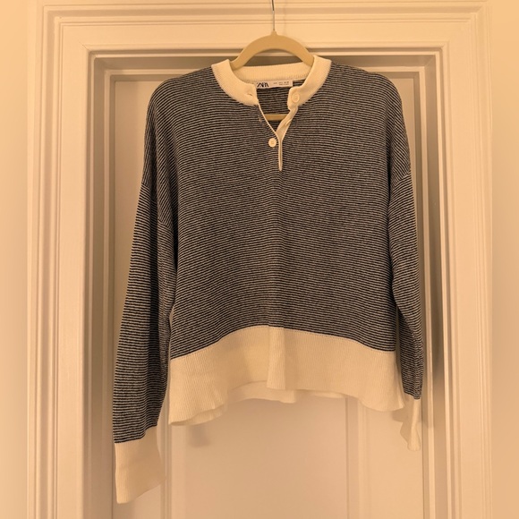 Zara Light Knit Sweater - Picture 1 of 3